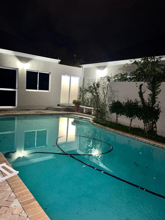 Somerset West Garden Apartments 1 Luaran gambar
